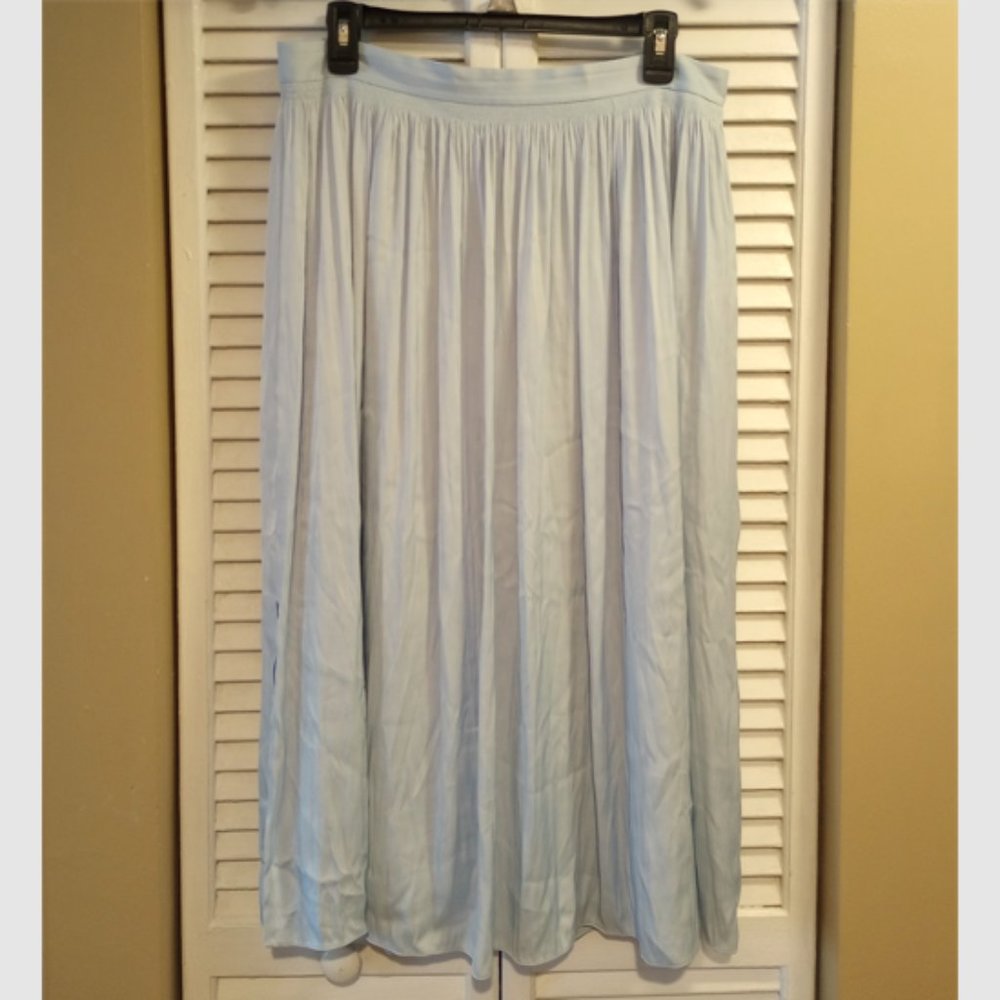 New with Tags Ann Taylor Darling Boutique Light Blue Midi Skirt, Size 10